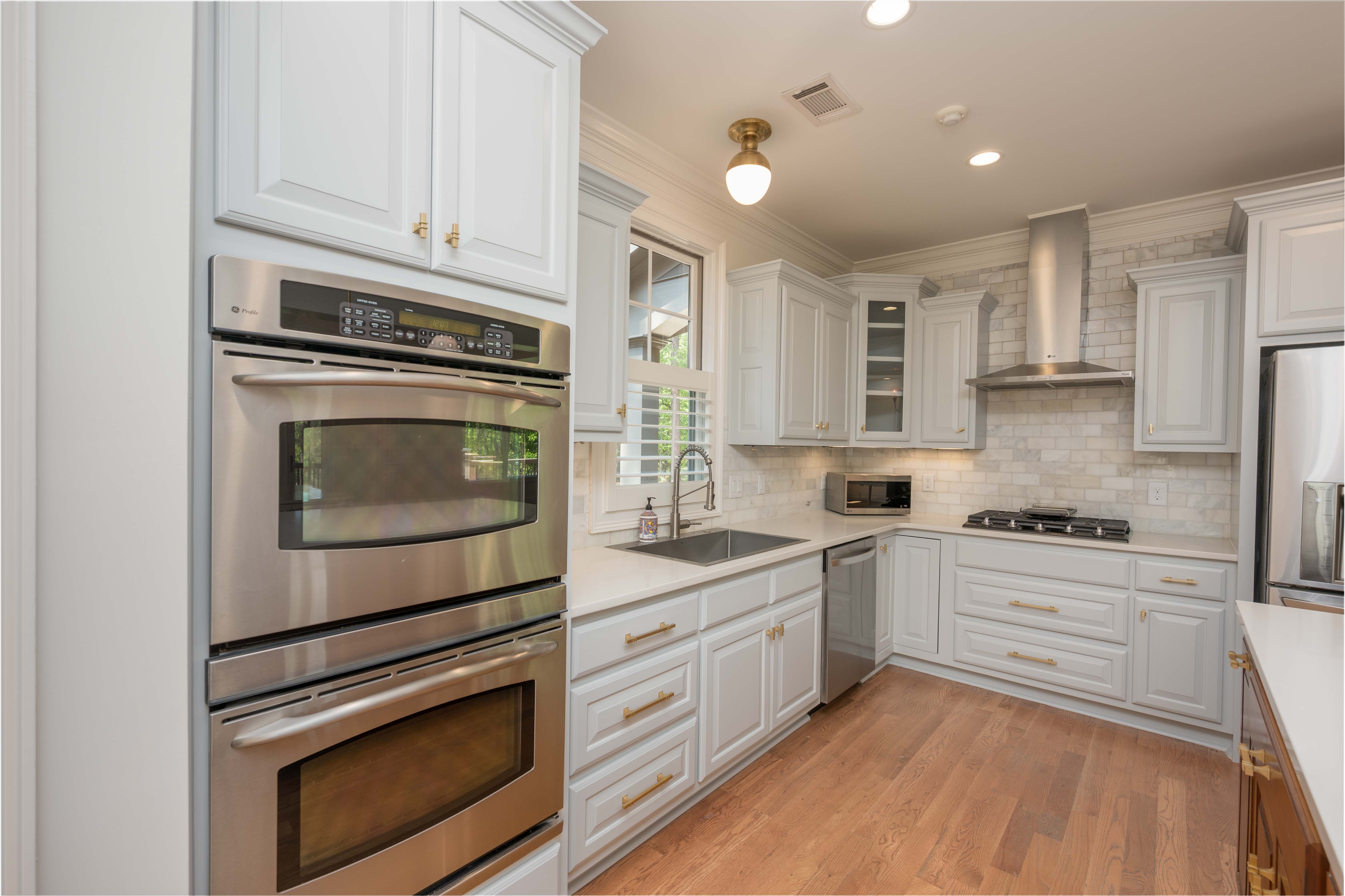 1021 Homestead image 15